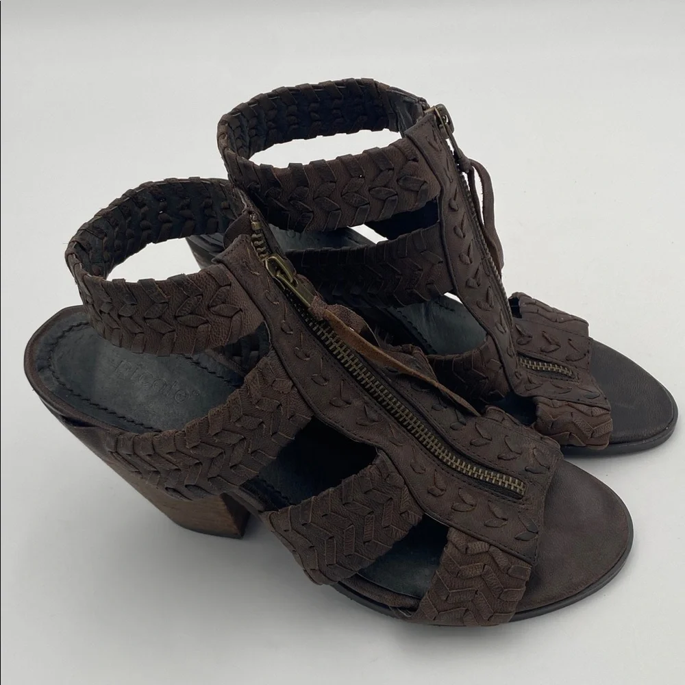 Nicole Brown Strappy Women's Sandals women 8M boho casual gorth grunge chunky